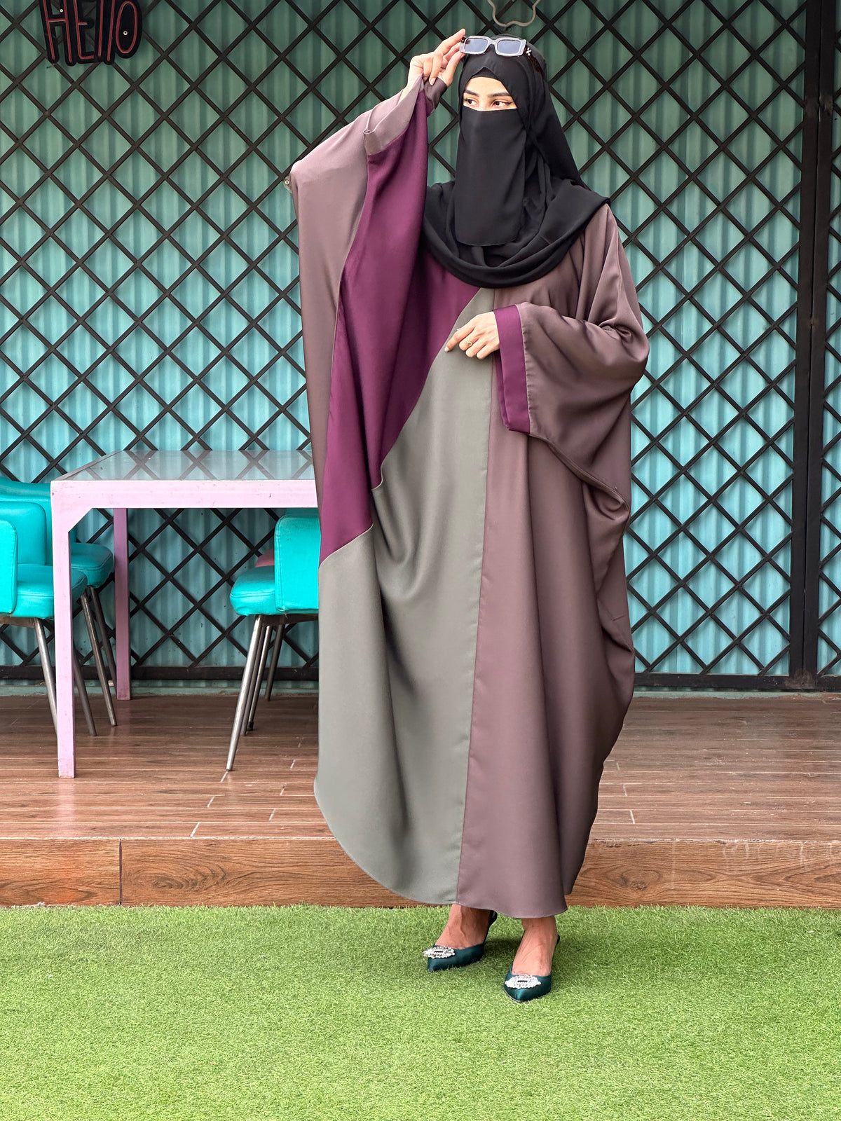 Elegant Tri-Color Abaya